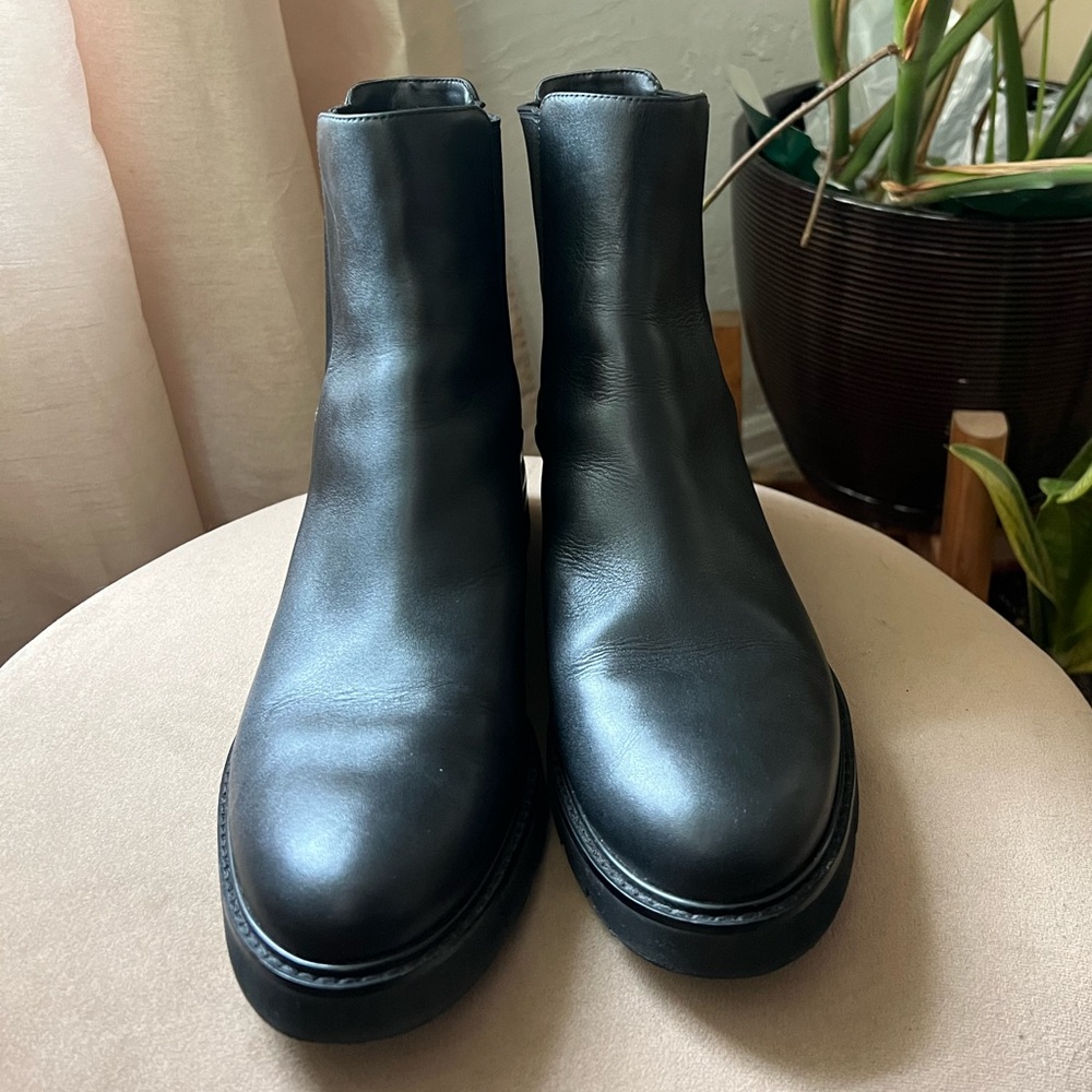 Stuart Weitzman Mckenzie Chelsea Boots 10/40.5